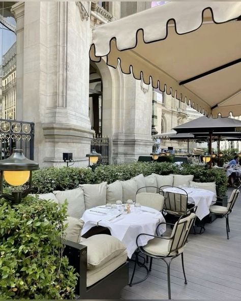 Beige Pant Outfit, French Aesthetic, Instagram Mom, Paris Dream, Fancy Restaurants, Mom Of 3, Parisian Lifestyle, Parisian Life, Look Expensive