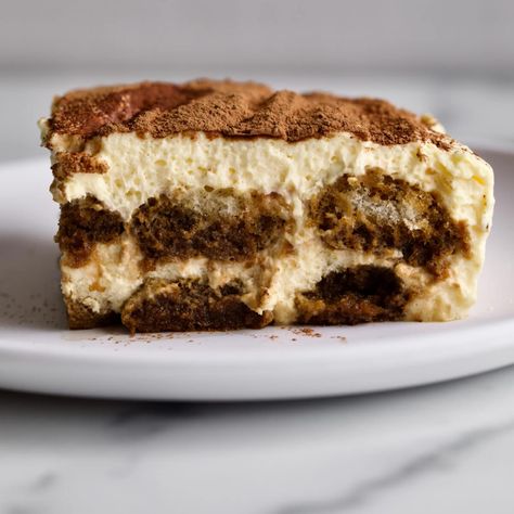 Tiramisu Without Alcohol, Tiramisu Recipe Non Alcoholic, Tiramisu Recipe Without Alcohol, Traditional Tiramisu Recipe, Authentic Tiramisu Recipe, Authentic Italian Tiramisu Recipe, Chocolate Syrup Recipes, Easy Tiramisu, Italian Tiramisu