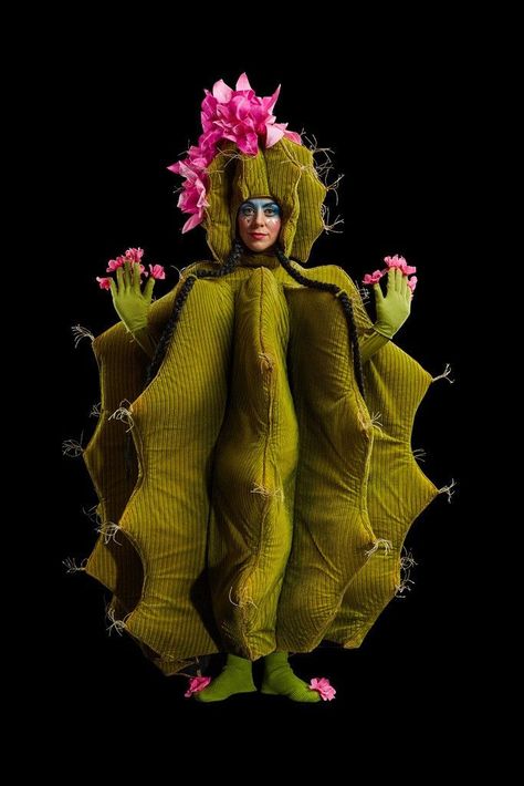 Cactus Costume, Costume Carnaval, Frog Costume, Mode Steampunk, Crazy Costumes, Flower Costume, Wilde Westen, Boris Vallejo, Scary Costumes