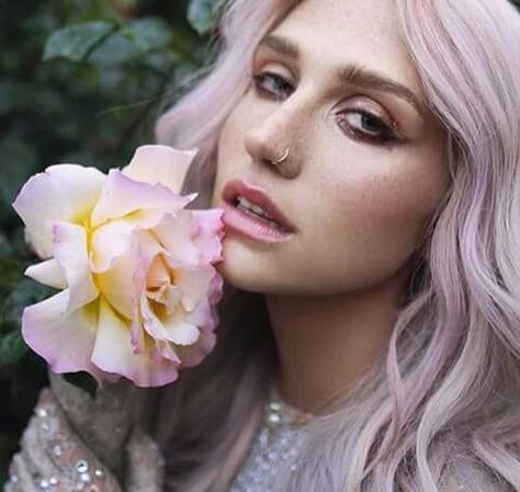 Kesha Animal, Music Video Makeup, Kesha Rose, Lady Gaga Fashion, Love You A Lot, Kesha, She Song, Bob Dylan, Lady Gaga