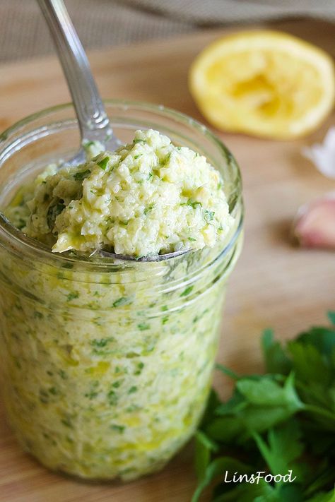 Marinated Artichoke Pesto Artichoke Pesto Recipe, Spring Cleaning Ideas, Artichoke Pesto, Spring Pasta Recipes, Summer Sauce, Vegetarian Sauces, Marinated Artichokes, Homemade Pesto Recipe, Pesto Recipes