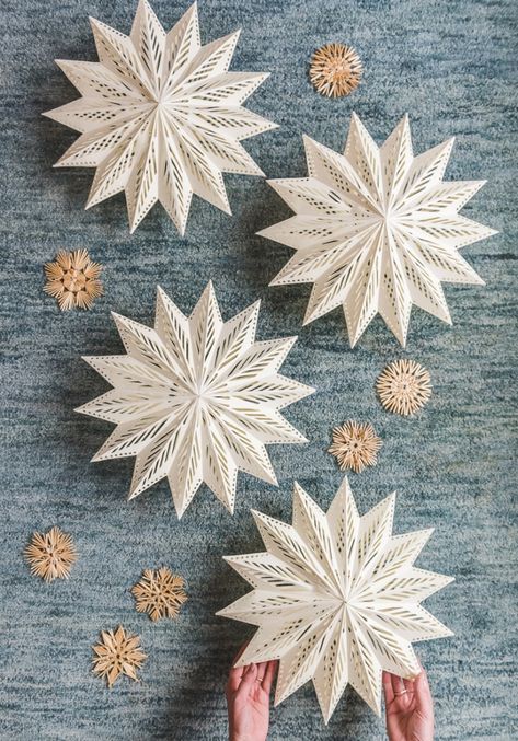 Oversized Paper Christmas Stars - The House That Lars Built Paper Christmas Stars, Large Snowflakes, Christmas Stars, Swedish Christmas, Christmas Lovers, Paper Snowflakes, Star Diy, Paper Christmas, 3d Christmas