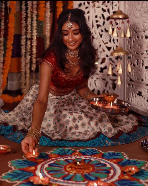 Diwali Photography Ideas, Indian Girl Aesthetic, Hamel Patel, Indian Dress Up, Diwali Photography, Diwali Pictures, Diwali Photos, Diwali Outfits, Sisters Photoshoot