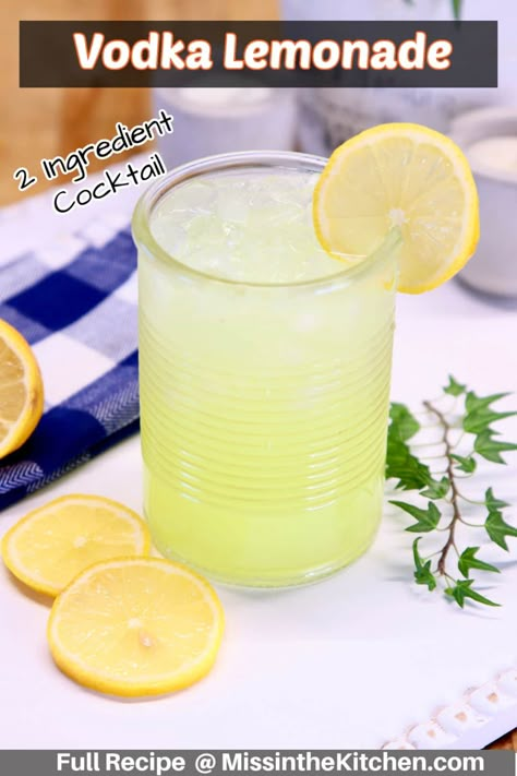 Gallon Lemonade Recipe, Vodka Lemonade Drinks, Summer Mixed Drinks, Pink Lemonade Vodka, How To Make Vodka, Vodka Punch, Vodka Cocktails Easy, Pineapple Vodka, Lemonade Punch