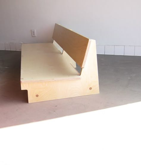 Low Couch, Utilitarian Objects, Plywood Projects, Wood Furniture Plans, Waka Waka, Cnc Furniture, Diy Couch, Diy Sofa, Plywood Furniture