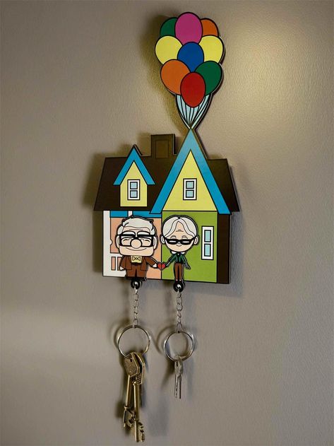 Home Keychain Ideas, Diy Key Holder Ideas Creative, Keychain House, Family Keychain, Home Keychain, Carl And Ellie, Key Holder Diy, Wood Metal, Key Holder