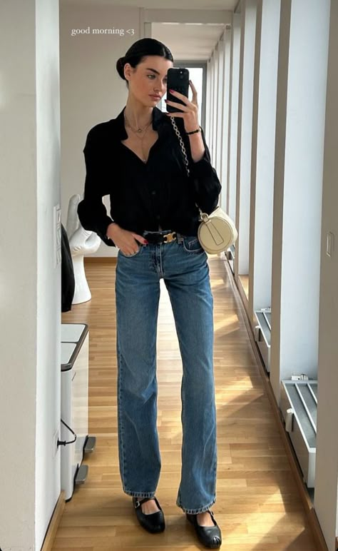 Black Jeans And Blouse Outfit, Outfit For Flat Chested, Jeans And Shirt Outfit Woman, Navy And Black Outfit, London Outfit Ideas, Summer Work Outfits Office, Office Fits, Fashion Fails, Trouser Outfit