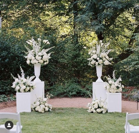 Pillar Arch, Altar Flowers Wedding, Wedding Columns, Wedding Pillars, Ceremony Florals, Wedding Alters, Wedding Isles, Altar Flowers, Indoor Wedding Ceremonies