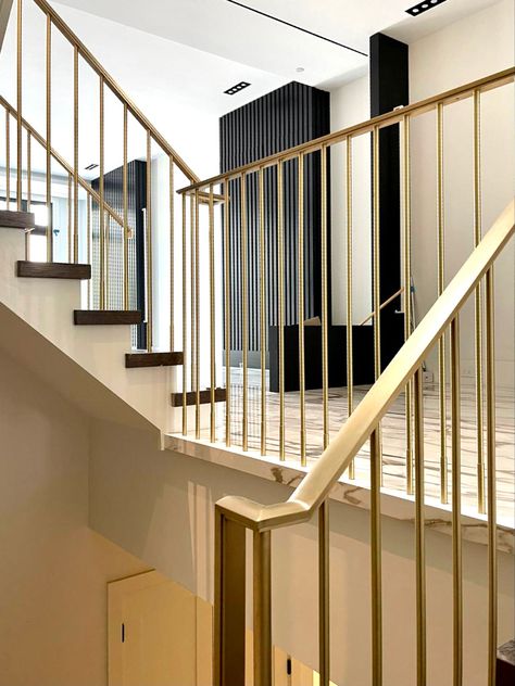 #custom #railing #railingdesign #railings #custommillwork #custommetal #metal #metalworking #metalwork #metalfab #metalfabrication #metaldesign #hmhirondesign Gold Staircase Railing, Gold Stair Railing, Gold Railing, Brass Railing, Stair Design Architecture, Stair Walls, Metal Stair Railing, Outdoor Handrail, Wrought Iron Stair Railing