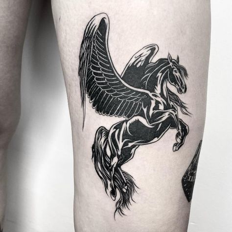 Women Tattoo Chest, Gryphon Tattoo, Black Pegasus, Pegasus Tattoo, Tattoo Chest, Knight Tattoo, Back Piece Tattoo, Arte Peculiar, Nordic Tattoo