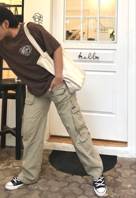 idk Cargo Pants With Converse Outfit Men, Brown And Green Mens Outfit, Brown Pants Outfit Aesthetic Men, Light Brown Cargo Pants Outfit Men, Brown Cargo Outfit Men, Boys Converse Outfit, Green And Brown Outfit Men, Brown Converse Outfit Men, Brown And Green Outfits Men