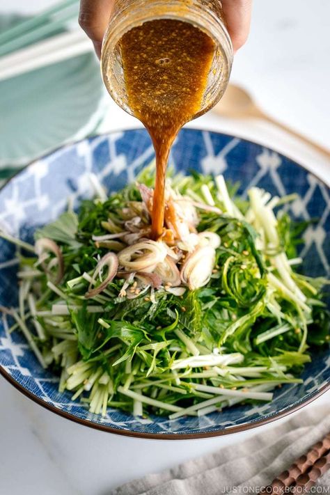 Mizuna Recipe, Japanese Salad Recipes, Japanese Salad, Salad Menu, Just One Cookbook, Easy Japanese Recipes, Salad Easy, Sesame Dressing, Japanese Recipes