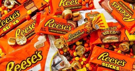 Cups, Pieces... Pumpkins! There are more than 30 different Reese's Peanut Butter candies. So we sat down, ate them all in one sitting, an... Reeses Peanut Butter Cake, Reeses Candy, American Candy, Reese's Chocolate, Food Holidays, Types Of Content, Peanut Butter Candy, Reeses Cups, Peanut Butter Cake