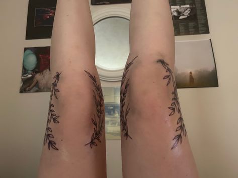 Vine/ivy leg tattoo Ivy Knee Tattoo, Knee Vine Tattoo, Ivy Tattoo, Vine Tattoo, Vine Tattoos, Thigh Tattoos, Tattoos Women, Thigh Tattoos Women, Knee Tattoo