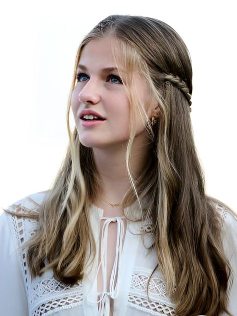 Princess Leonor Of Spain 2022, Princess Eleanor Of Spain, Princess Leonor Hair, Princess Leonor 2022, Royal Hairstyles Princesses, Royal Hairstyle, Princes Leonor, Spain Girl, Spain Women