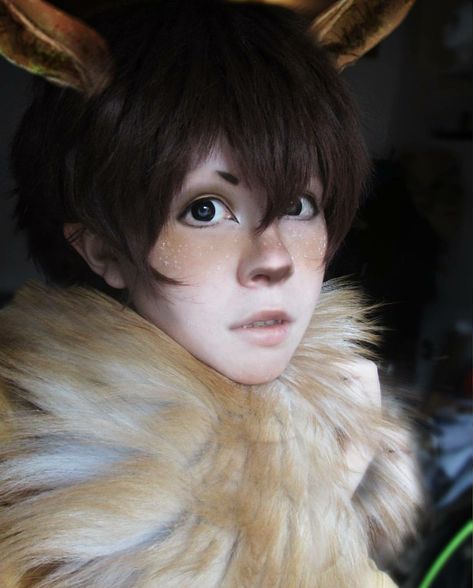 Eevee cosplay Eevee Costume Makeup, Evee Pokemon Makeup, Evee Pokemon Halloween Costume, Eevee Makeup Pokemon, Eevee Costume Diy, Eevee Face Paint, Evee Cosplay, Eevee Makeup, Eeveelution Cosplay