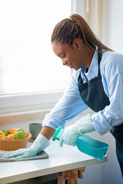 Photo attractive black lady housekeeper ... | Premium Photo #Freepik #photo #maid #kitchen-cleaning #cleaning-lady #woman-cleaning Kitchen Ideas Tiny, Chore Chart For Adults, Best Kitchen Ideas, Clean Room Checklist, Maid Cleaning, Diy Cleaner, House Maid, Kids Chore Chart, Room Checklist