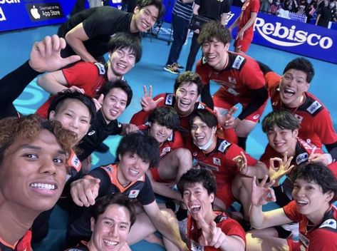 Volleyball Team Pictures, Japan Volleyball, Japan Volleyball Team, Ryujin Nippon, Mens Volleyball, Team Wallpaper, Team Pictures, Creative Profile Picture, Volleyball Team