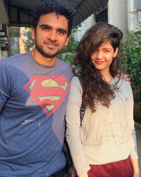 Ashok Selvan With Ritika Singh ! Ashok Selvan, Ritika Singh, Romantic Couple Images, Hindi Actress, National Film Awards, Movie Pic, Actress Without Makeup, Saree Poses, Love Couple Photo