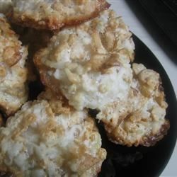 Use coconut, corn flake cereal, and this recipe to make flourless cookies everyone will love. Cornflake Cookies Recipe, Peanut Butter Cornflake Cookies, Coconut Macaroon Cookies, Cornflake Cookies, Flourless Cookies, Keto Peanut Butter Cookies, Macaroon Cookies, Coconut Oil Recipes, Gluten Free Peanut Butter