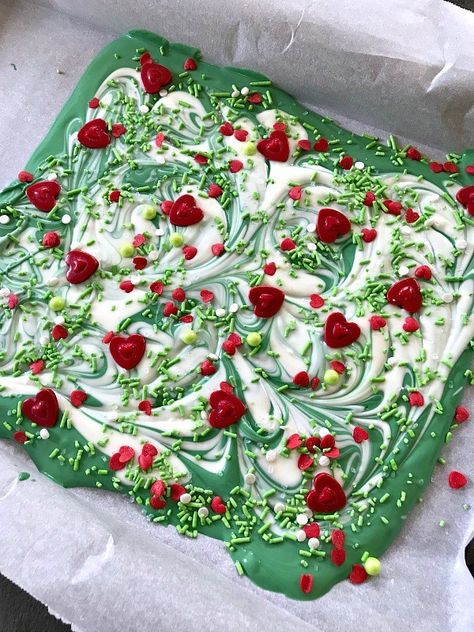 Grinch Bark, 2010 Party, Grinch Food, Xmas Goodies, Christmas Bark, Grinch Quotes, Baked Dessert, Grinch Christmas Party, White Chocolate Candy