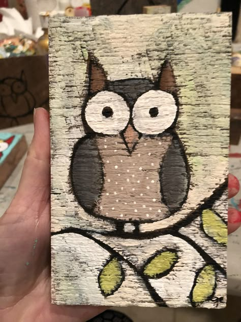 Painted Owls On Wood, Painting Ideas On Wood Easy, Barn Wood Art, Plank Art, Reclaimed Wood Art, Owl Crafts, Rock Painting Patterns, Pallet Painting, Owl Painting