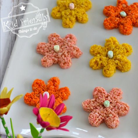 Flower Shaped Food, Spring Snacks, Mother's Day Ideas, Flower Birthday Party, Fancy Cupcakes, Rice Krispies Treats, Fairy Garden Party, Krispy Treats, Food Shapes