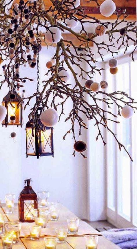 IDEAS PARA DECORAR CON RAMAS SECAS | DESDE MY VENTANA Jul Diy, Branch Chandelier, Christmas Lanterns, Noel Christmas, Tree Branch, Christmas Deco, Christmas Inspiration, Xmas Decorations, Christmas Table