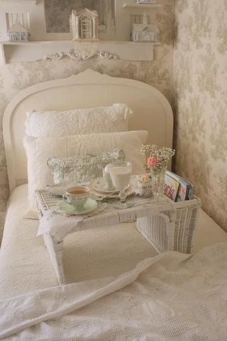 Bed Romantic, Cream And White Bedroom, Beach Bedding Sets, Pretty Bedding, Shabby Chic Tea, Coffee In Bed, Romantic Shabby Chic, Bed Tray, Shabby Chic Bathroom