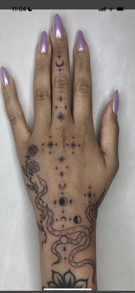 Sleeve Filler, Female Tattoos, Hand And Finger Tattoos, Wicked Tattoos, Hand Tattoos For Women, Stylist Tattoos, Tattoo Style Drawings, Tattoo Designs And Meanings, Time Tattoos