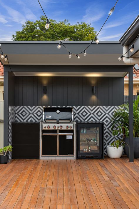 Outdoor Bbq Area, Outdoor Cooking Area, Weber Bbq, Outdoor Bbq Kitchen, Barbecue Area, House Extension Design, Easy Landscaping, Backyard Entertaining, Bbq Area