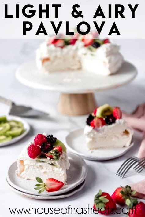 Classic Pavlova, What Is Pavlova, Classic Pavlova Recipe, Pavlova Cake, Meringue Desserts, Pavlova Recipe, Sweetened Whipped Cream, Meringue Cookies, Food Heaven