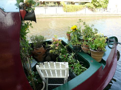 Gardens Little Venice London, Barge Interior, Canal Boat Interior, Boat Interior Design, Boat House Interior, Houseboat Living, Narrow Boats, Dutch Barge, Living On A Boat