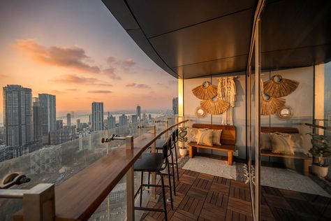 Inside a glamorous 2BHK Mumbai apartment styled like a New York penthouse | Architectural Digest India Mumbai Luxury Apartment, Penthouse Apartment Mumbai, Mumbai Homes Apartments, Mumbai Penthouse, Apartment Luxury Penthouses, Mumbai Apartment, Penthouse Interior, Penthouse Design, New York Penthouse