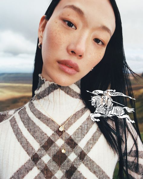 Shushutong Campaign, Burberry Photoshoot, Burberry Campaign, Burberry Aesthetic, Tyrone Lebon, Sora Choi, Campaign Photography, Campaign Ideas, Creative Jewelry Photography