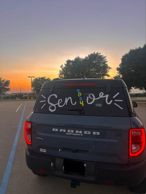 Senior Cars, Senior Car Decorating Ideas, Car Decorating Ideas, High School Graduation Party Decorations, Senior Week, Senior Year Things, Senior Year Fun, Senior Things, Senior Crafts