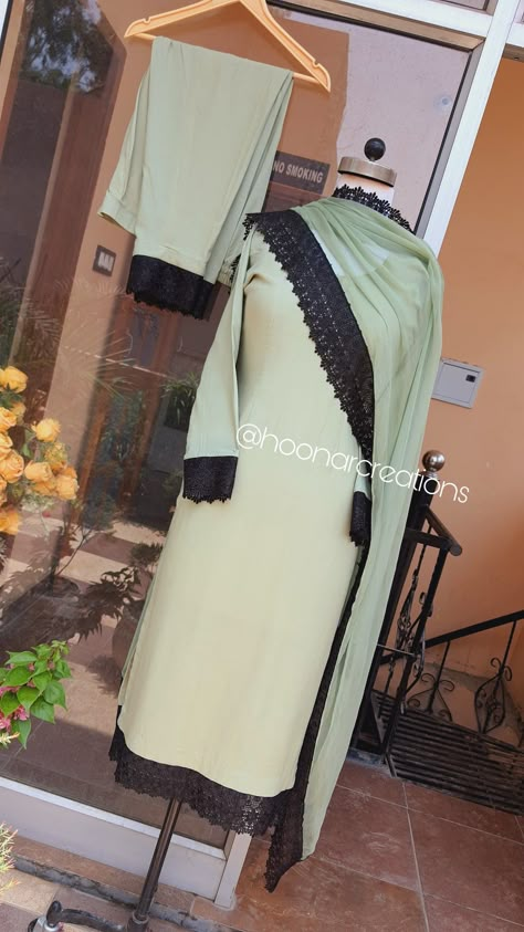 Pakistani Laces Suits, Punjabi Suit New Design, Punjabi Suit Sleeves Design, Plain Salwar Suit Designs With Lace, Laces Suits Design, Punjabi Simple Suit, Simple Suit Designs Punjabi, Plain Suit Ideas, Lace Suits For Women