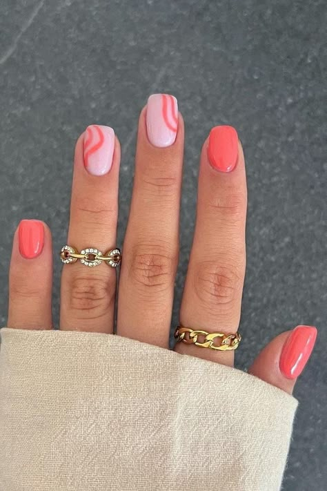 Coral Nail Designs, Uñas Color Coral, Coral Nail Art, Coral Pink Nails, Coral Nails With Design, Coral Nail, Summer Gel Nails, Squoval Nails, Coral Nails