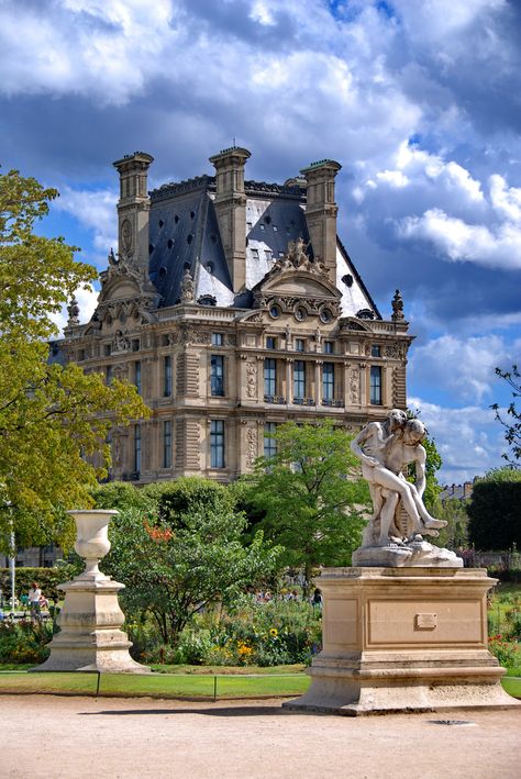 The Tuileries Garden, Paris Tuileries Garden, Jardin Des Tuileries, Beautiful Paris, French Architecture, Chateau France, Louvre Paris, Beautiful Castles, Paris City, Paris Travel