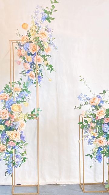 Wedding Flowers Stand, Acrylic Flower Stand Wedding, Harlow Stands Wedding Ceremony, Wedding Flower Tower, Standing Flower Wedding, Flower Archway, Floral Backdrops, Standing Flower, Wedding Alters