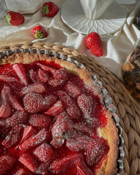 Stawberry Pie, Catherine Pinkerton, Heartless Marissa Meyer, Strawberry Pictures, Aesthetic Strawberry, Strawberry Almond, Strawberry Tart, Strawberry Summer, Pie Day