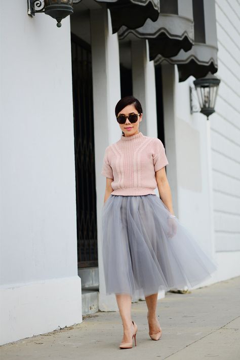 Blush and Gray: Knit Top and Tulle Skirt Knitwear Street Style, Rok Tile, Grey Tulle Skirt, Rok Midi, Ballerina Skirt, Autumn Knitwear, Blush And Grey, Gaun Fashion, Sammy Dress