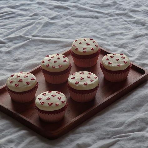 Olivia Switz on Instagram: "Red velvet cupcakes 🧁🌹💗 #delicious #instafood #bakery #bakinglife #foodstagram #cupcakes #bake #bakingathome #dessert #foodphotography #instagood #baker #homebaking #cakesofinstagram #bakingfromscratch #sweet #cookies #homemade #cake #foodporn #chocolate #pastry #bakinglove #yummy #bakersofinstagram #foodie #cakes #desserts #valentines #redvelvet" Cookies Homemade, Homemade Cupcakes, Chocolate Pastry, Cupcake Cake Designs, Food Aesthetics, Homemade Cake, Cute Baking, Pretty Dessert, Velvet Cupcakes