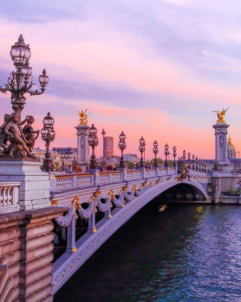 Paris Must See, Paris Bridge, Last Tango In Paris, Pont Alexandre Iii, Sky Bridge, Paris Wallpaper, Paris Pictures, Visit Paris, Paris City