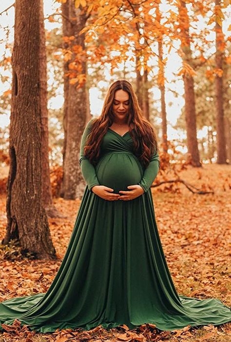 Luxury Pregnancy, Fall Maternity Pictures, Maternity Photography Outfits, Green Maternity Dresses, Maternity Picture Outfits, Fall Maternity Photos, Fall Maternity Outfits, Maternity Photography Poses Outdoors, Outdoor Maternity Photos