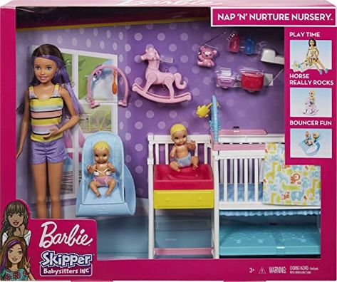 ​Play out classic babysitting moments with Barbie Skipper Babysitters Inc. Nap 'n' Nurture Nursery playset! ​More than 15 pieces -- including babysitter Skipper doll, 2 twin baby dolls, a crib with changing table and fun baby gear with action -- inspire all-day play! ​Place a baby doll in the bouncy chair using the clip and press the top down for bouncing action -- there's even room for 2 toys on the bar! ​Use the mobile on the crib for bedtime or place on the floor Barbie Bebe, Barbie Playsets, Baby Barbie, Barbie Doll Set, Skipper Doll, Barbie Skipper, Kids Exploring, Doll Clothes Barbie, Baby Jogger