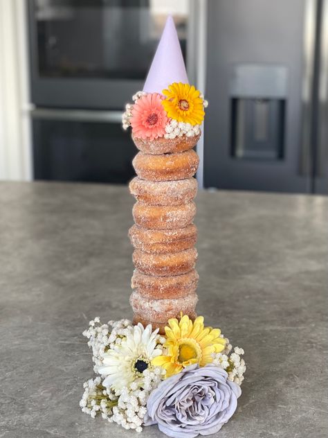 Rapunzel Pool Party, Rapunzel Tea Party, Tangled Smash Cake, Tangled Theme Bridal Shower Ideas, Rapunzel Donut Tower, Rapunzel Dessert Table, Tangled Theme Food, Rupunzle Birthday Party Ideas, Rapunzel Themed Food