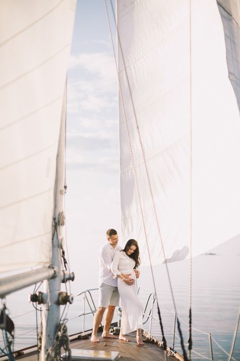 Boat Engagement Photos, Sailboat Engagement, Sailboat Photography, Boat Photoshoot, White And Gold Wedding Cake, Ariel Wedding, Hawaii Engagement, Husband And Wife Wedding, Baby Announcement Pictures