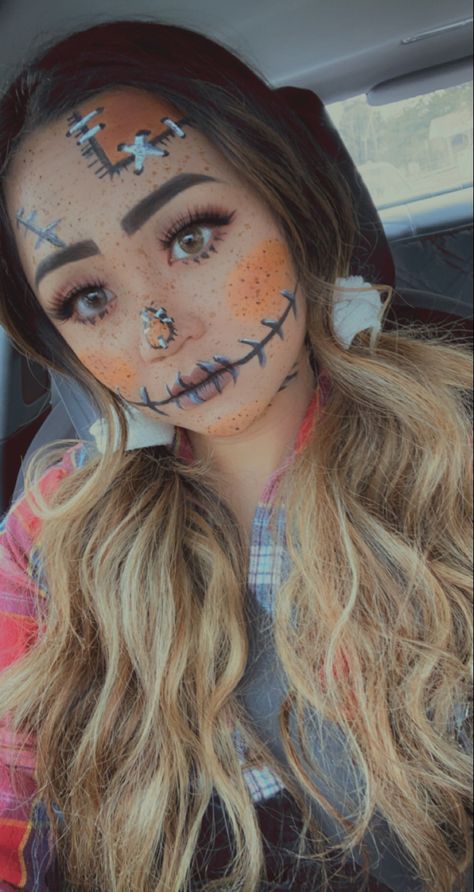 Halloween Scarecrow Makeup Scary, Diy Women's Halloween Costumes, Farmer Makeup Halloween, Scarecrow Scary Makeup, Scar Crow Makeup Halloween, Couple Scarecrow Costume, Face Paint For Halloween For Women, No Costume Halloween Makeup, Diy Halloween Costumes Work Appropriate