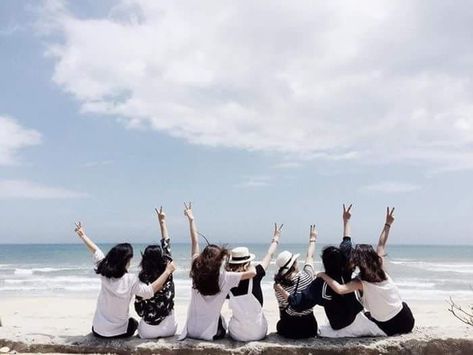 11 Girls Squad Aesthetic, 10 Girls Squad Aesthetic, Squad Aesthetic, Yearbook Photoshoot, Music Lyrics Art, Girls Squad, Friendship Photography, Aesthetic Cartoon, Friendship Photoshoot